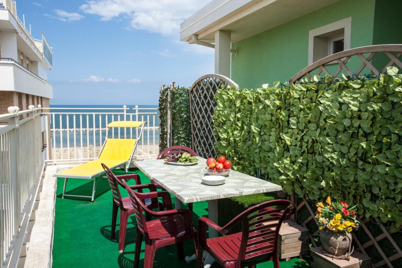 Beach Residence Gabicce Mare Exterior photo